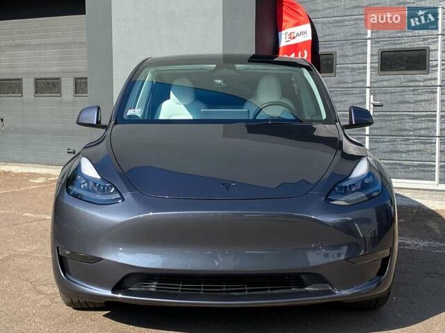 Серый Тесла Model Y, объемом двигателя 0 л и пробегом 32 тыс. км за 31999 $, фото 2 на Automoto.ua