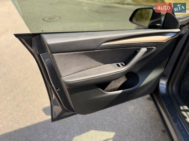 Серый Тесла Model Y, объемом двигателя 0 л и пробегом 71 тыс. км за 29000 $, фото 20 на Automoto.ua