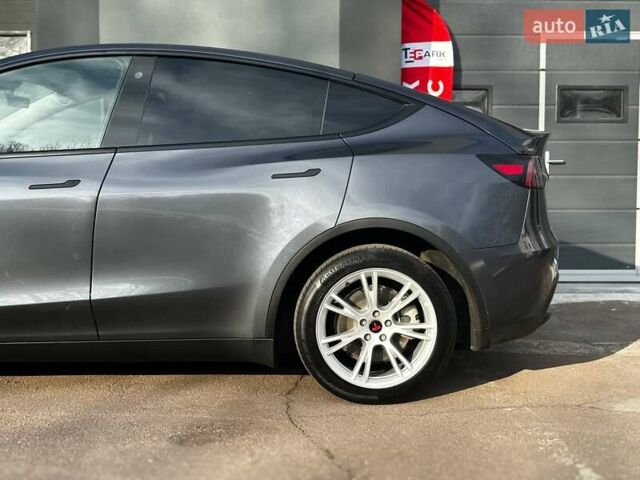 Сірий Тесла Model Y, об'ємом двигуна 0 л та пробігом 27 тис. км за 28999 $, фото 5 на Automoto.ua
