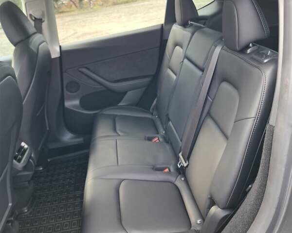 Сірий Тесла Model Y, об'ємом двигуна 0 л та пробігом 37 тис. км за 27500 $, фото 1 на Automoto.ua