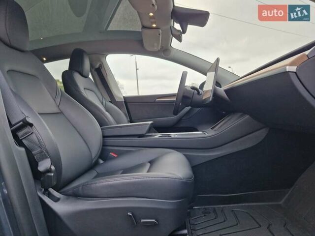 Серый Тесла Model Y, объемом двигателя 0 л и пробегом 37 тыс. км за 27500 $, фото 19 на Automoto.ua