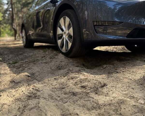 Серый Тесла Model Y, объемом двигателя 0 л и пробегом 15 тыс. км за 27100 $, фото 10 на Automoto.ua