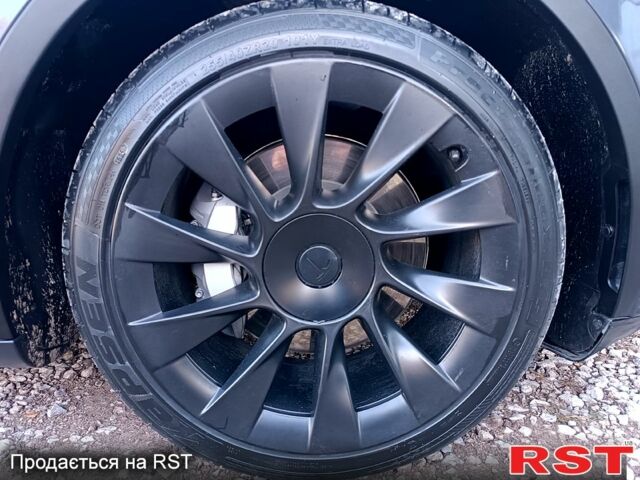 Серый Тесла Model Y, объемом двигателя 0.33 л и пробегом 43 тыс. км за 33333 $, фото 4 на Automoto.ua