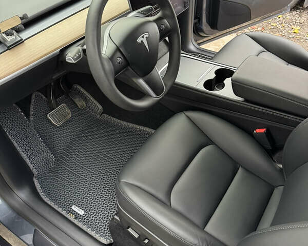 Серый Тесла Model Y, объемом двигателя 0 л и пробегом 18 тыс. км за 33500 $, фото 4 на Automoto.ua
