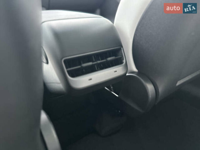 Сірий Тесла Model Y, об'ємом двигуна 0 л та пробігом 26 тис. км за 25999 $, фото 68 на Automoto.ua