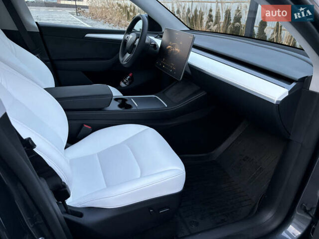 Серый Тесла Model Y, объемом двигателя 0 л и пробегом 10 тыс. км за 24800 $, фото 11 на Automoto.ua