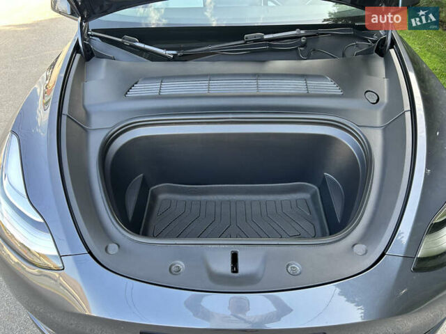 Серый Тесла Model Y, объемом двигателя 0 л и пробегом 55 тыс. км за 29500 $, фото 18 на Automoto.ua