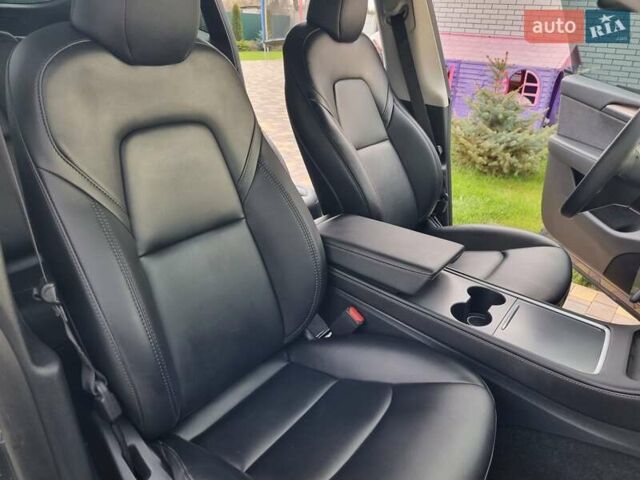 Серый Тесла Model Y, объемом двигателя 0 л и пробегом 19 тыс. км за 27900 $, фото 25 на Automoto.ua