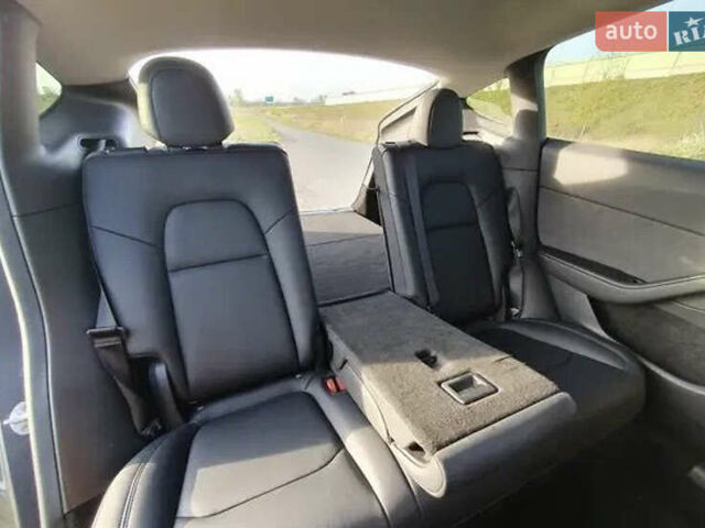 Серый Тесла Model Y, объемом двигателя 0 л и пробегом 39 тыс. км за 31000 $, фото 18 на Automoto.ua