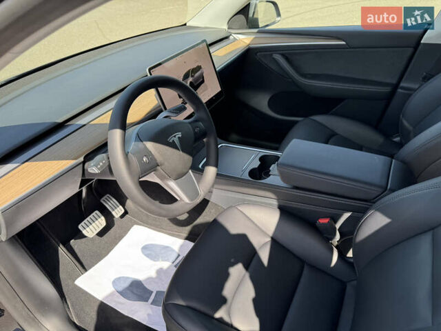 Серый Тесла Model Y, объемом двигателя 0 л и пробегом 28 тыс. км за 29000 $, фото 33 на Automoto.ua