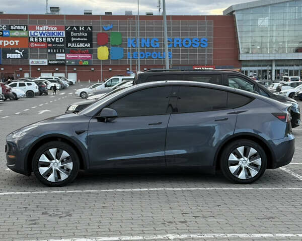 Серый Тесла Model Y, объемом двигателя 0 л и пробегом 32 тыс. км за 26999 $, фото 3 на Automoto.ua