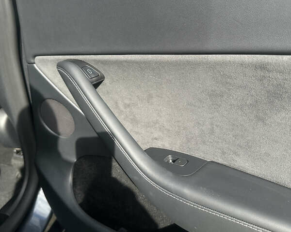 Тесла Model Y 2023 у Чернівцях на Automoto.ua Сірий Тесла Model Y, об'ємом двигуна 0 л та пробігом 20 тис. км за 23500 $, фото 11 на Automoto.ua