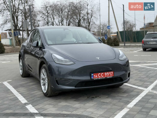 Серый Тесла Model Y, объемом двигателя 0 л и пробегом 27 тыс. км за 29500 $, фото 2 на Automoto.ua