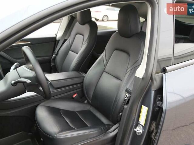 Серый Тесла Model Y, объемом двигателя 0 л и пробегом 50 тыс. км за 33900 $, фото 11 на Automoto.ua