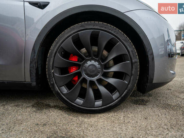 Серый Тесла Model Y, объемом двигателя 0 л и пробегом 61 тыс. км за 32500 $, фото 5 на Automoto.ua