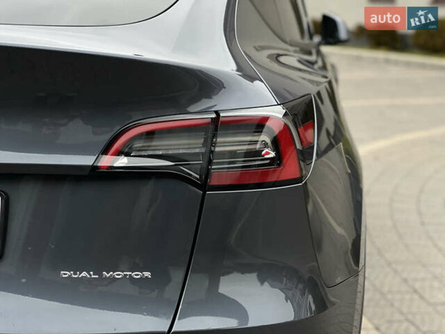 Серый Тесла Model Y, объемом двигателя 0 л и пробегом 52 тыс. км за 27499 $, фото 12 на Automoto.ua