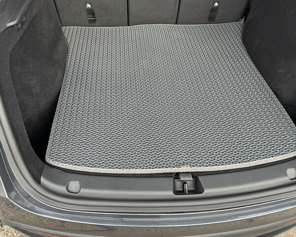 Серый Тесла Model Y, объемом двигателя 0 л и пробегом 18 тыс. км за 33500 $, фото 10 на Automoto.ua