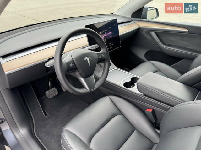 Серый Тесла Model Y, объемом двигателя 0 л и пробегом 10 тыс. км за 27900 $, фото 35 на Automoto.ua
