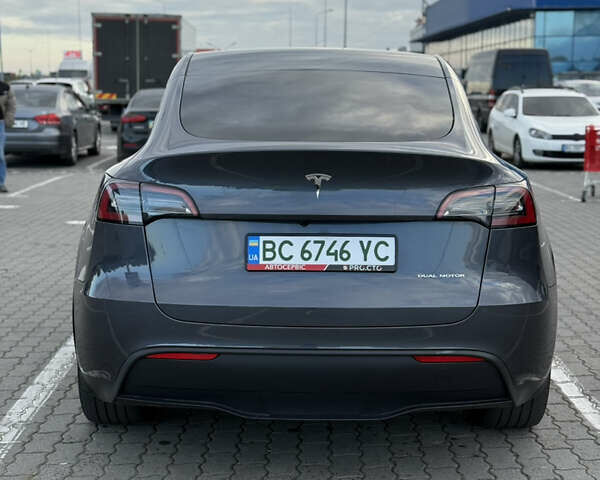 Серый Тесла Model Y, объемом двигателя 0 л и пробегом 32 тыс. км за 26999 $, фото 5 на Automoto.ua