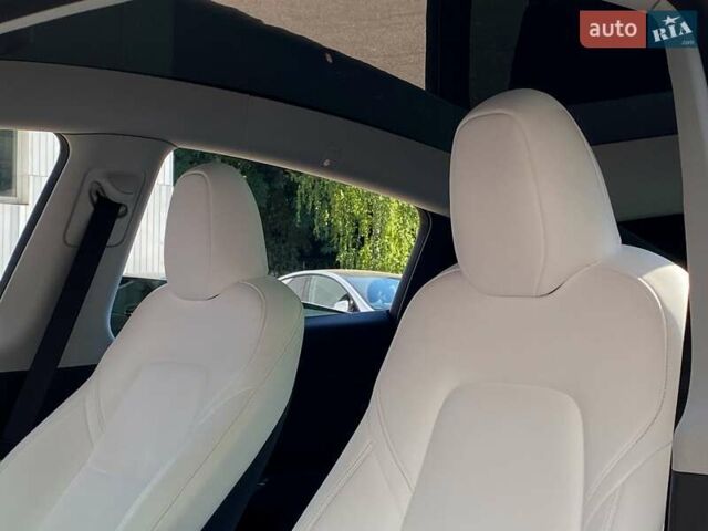 Серый Тесла Model Y, объемом двигателя 0 л и пробегом 32 тыс. км за 31999 $, фото 13 на Automoto.ua