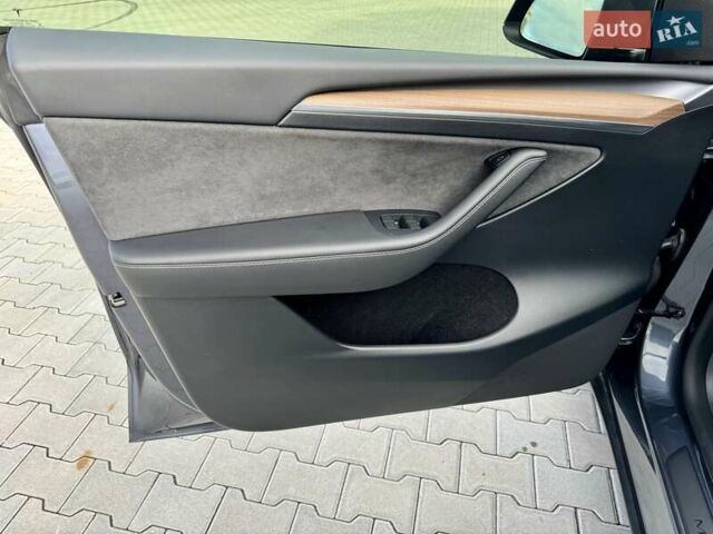 Серый Тесла Model Y, объемом двигателя 0 л и пробегом 15 тыс. км за 32000 $, фото 16 на Automoto.ua