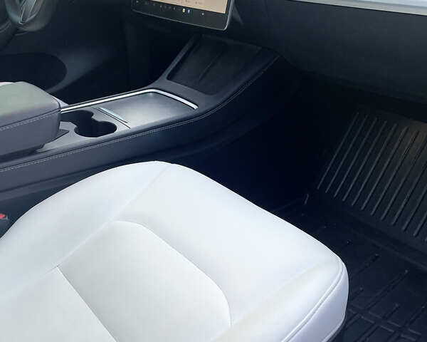 Сірий Тесла Model Y, об'ємом двигуна 0 л та пробігом 43 тис. км за 28500 $, фото 116 на Automoto.ua