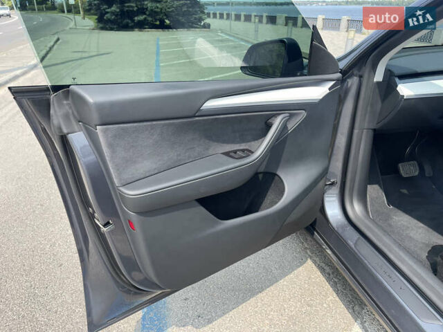 Серый Тесла Model Y, объемом двигателя 0 л и пробегом 24 тыс. км за 30500 $, фото 3 на Automoto.ua
