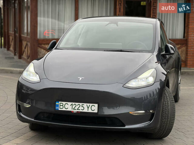 Серый Тесла Model Y, объемом двигателя 0 л и пробегом 52 тыс. км за 27499 $, фото 3 на Automoto.ua
