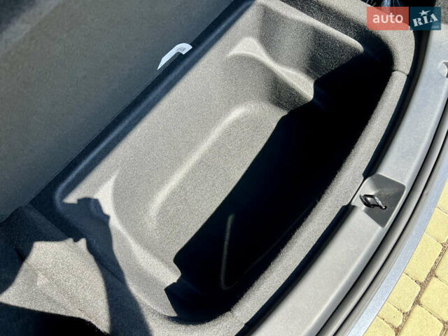 Серый Тесла Model Y, объемом двигателя 0 л и пробегом 45 тыс. км за 23700 $, фото 39 на Automoto.ua