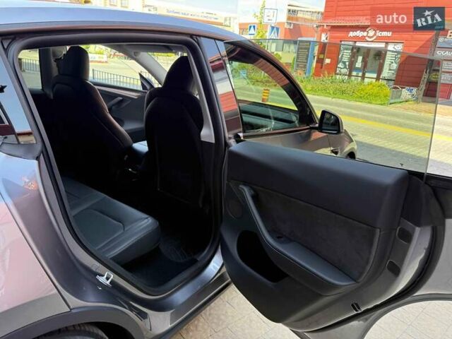 Серый Тесла Model Y, объемом двигателя 0 л и пробегом 20 тыс. км за 42900 $, фото 44 на Automoto.ua