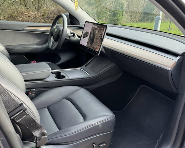Серый Тесла Model Y, объемом двигателя 0 л и пробегом 25 тыс. км за 27100 $, фото 7 на Automoto.ua