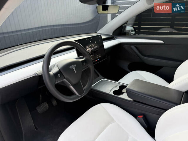 Сірий Тесла Model Y, об'ємом двигуна 0 л та пробігом 28 тис. км за 27900 $, фото 39 на Automoto.ua