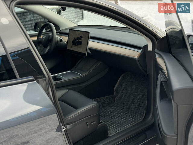 Серый Тесла Model Y, объемом двигателя 0 л и пробегом 26 тыс. км за 33500 $, фото 25 на Automoto.ua