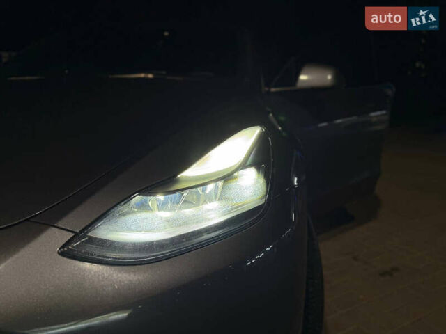 Серый Тесла Model Y, объемом двигателя 0 л и пробегом 72 тыс. км за 29999 $, фото 9 на Automoto.ua