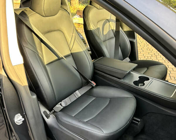 Серый Тесла Model Y, объемом двигателя 0 л и пробегом 30 тыс. км за 23500 $, фото 7 на Automoto.ua