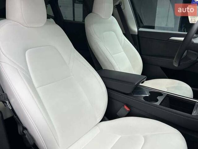 Серый Тесла Model Y, объемом двигателя 0 л и пробегом 27 тыс. км за 31000 $, фото 15 на Automoto.ua