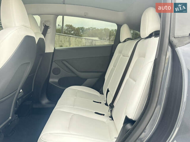 Серый Тесла Model Y, объемом двигателя 0 л и пробегом 17 тыс. км за 27500 $, фото 14 на Automoto.ua