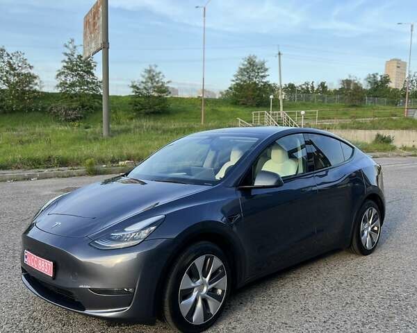 Серый Тесла Model Y, объемом двигателя 0 л и пробегом 22 тыс. км за 28999 $, фото 3 на Automoto.ua