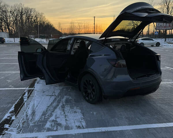 Серый Тесла Model Y, объемом двигателя 0 л и пробегом 20 тыс. км за 33000 $, фото 15 на Automoto.ua