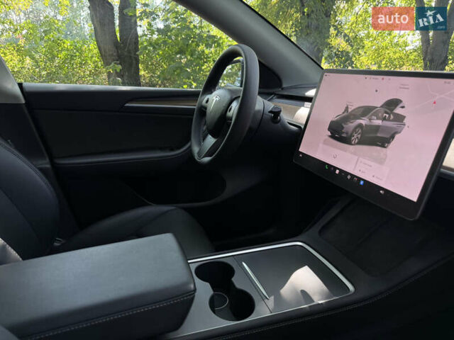 Серый Тесла Model Y, объемом двигателя 0 л и пробегом 32 тыс. км за 24900 $, фото 15 на Automoto.ua