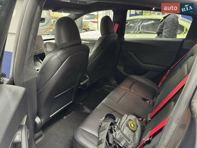 Серый Тесла Model Y, объемом двигателя 0 л и пробегом 16 тыс. км за 34000 $, фото 10 на Automoto.ua