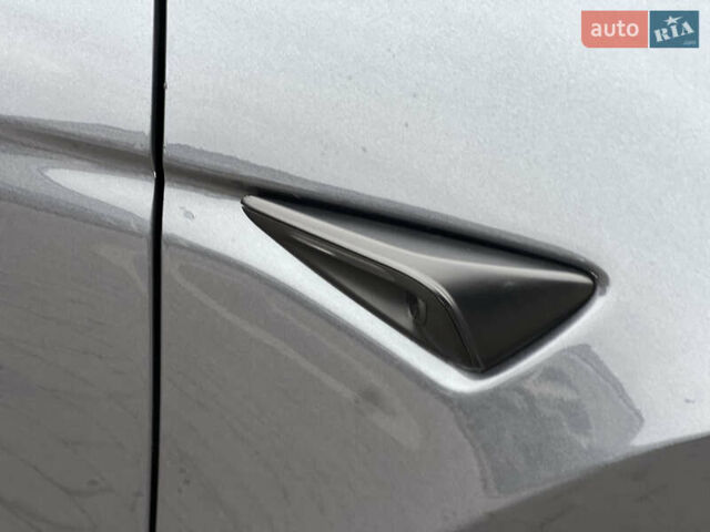 Серый Тесла Model Y, объемом двигателя 0 л и пробегом 52 тыс. км за 27499 $, фото 7 на Automoto.ua