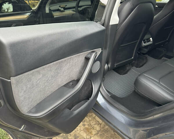 Серый Тесла Model Y, объемом двигателя 0 л и пробегом 18 тыс. км за 33500 $, фото 8 на Automoto.ua