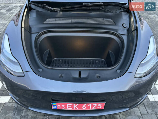 Серый Тесла Model Y, объемом двигателя 0 л и пробегом 10 тыс. км за 24800 $, фото 19 на Automoto.ua