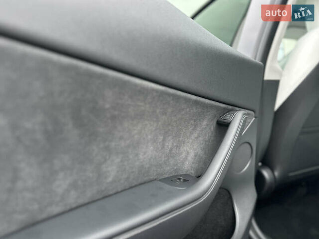 Сірий Тесла Model Y, об'ємом двигуна 0 л та пробігом 26 тис. км за 25999 $, фото 69 на Automoto.ua