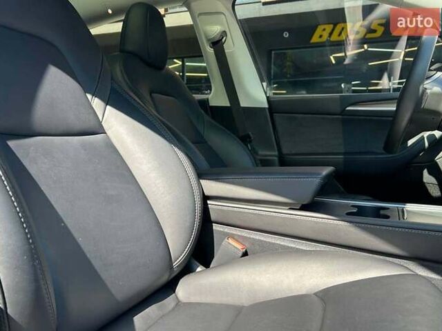 Серый Тесла Model Y, объемом двигателя 0 л и пробегом 39 тыс. км за 30500 $, фото 13 на Automoto.ua