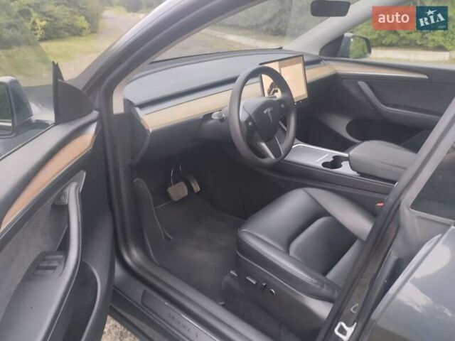 Серый Тесла Model Y, объемом двигателя 0 л и пробегом 25 тыс. км за 28000 $, фото 13 на Automoto.ua