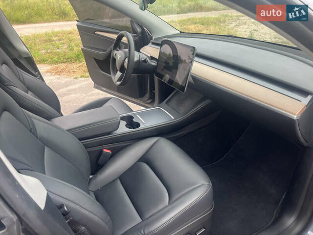 Серый Тесла Model Y, объемом двигателя 0 л и пробегом 40 тыс. км за 29990 $, фото 13 на Automoto.ua