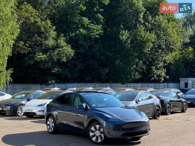 Серый Тесла Model Y, объемом двигателя 0 л и пробегом 32 тыс. км за 31999 $, фото 1 на Automoto.ua