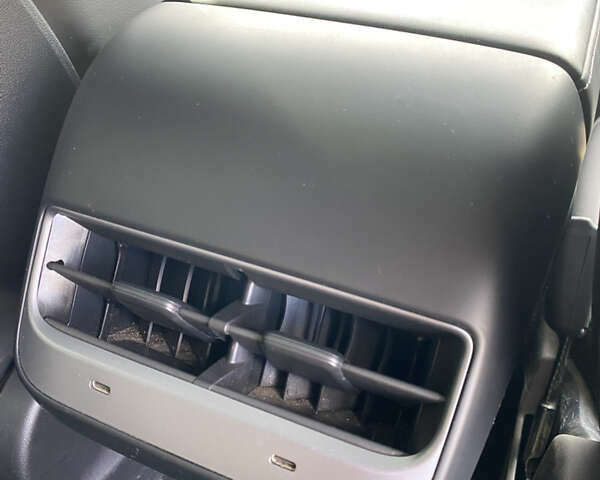 Сірий Тесла Model Y, об'ємом двигуна 0 л та пробігом 116 тис. км за 33000 $, фото 35 на Automoto.ua